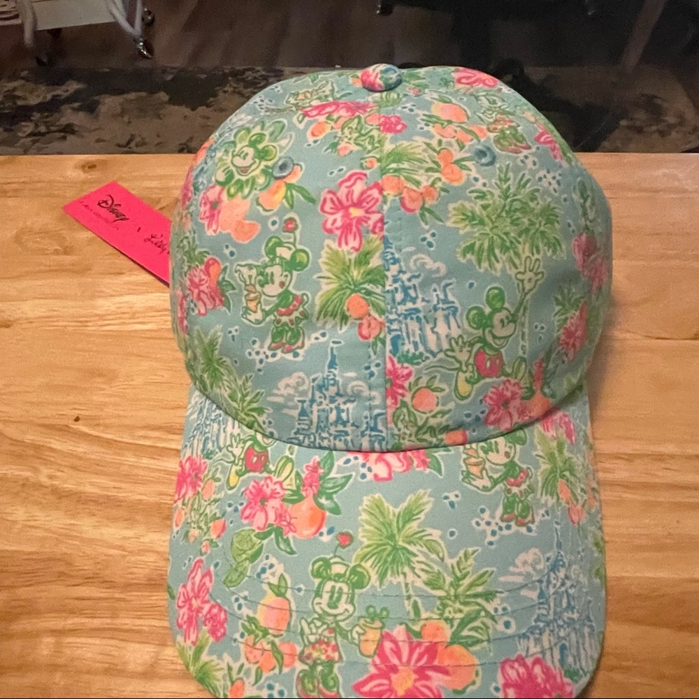 NWT Lilly Pulitzer -Disney X Run Around Hat Limited Edition the Park collection.